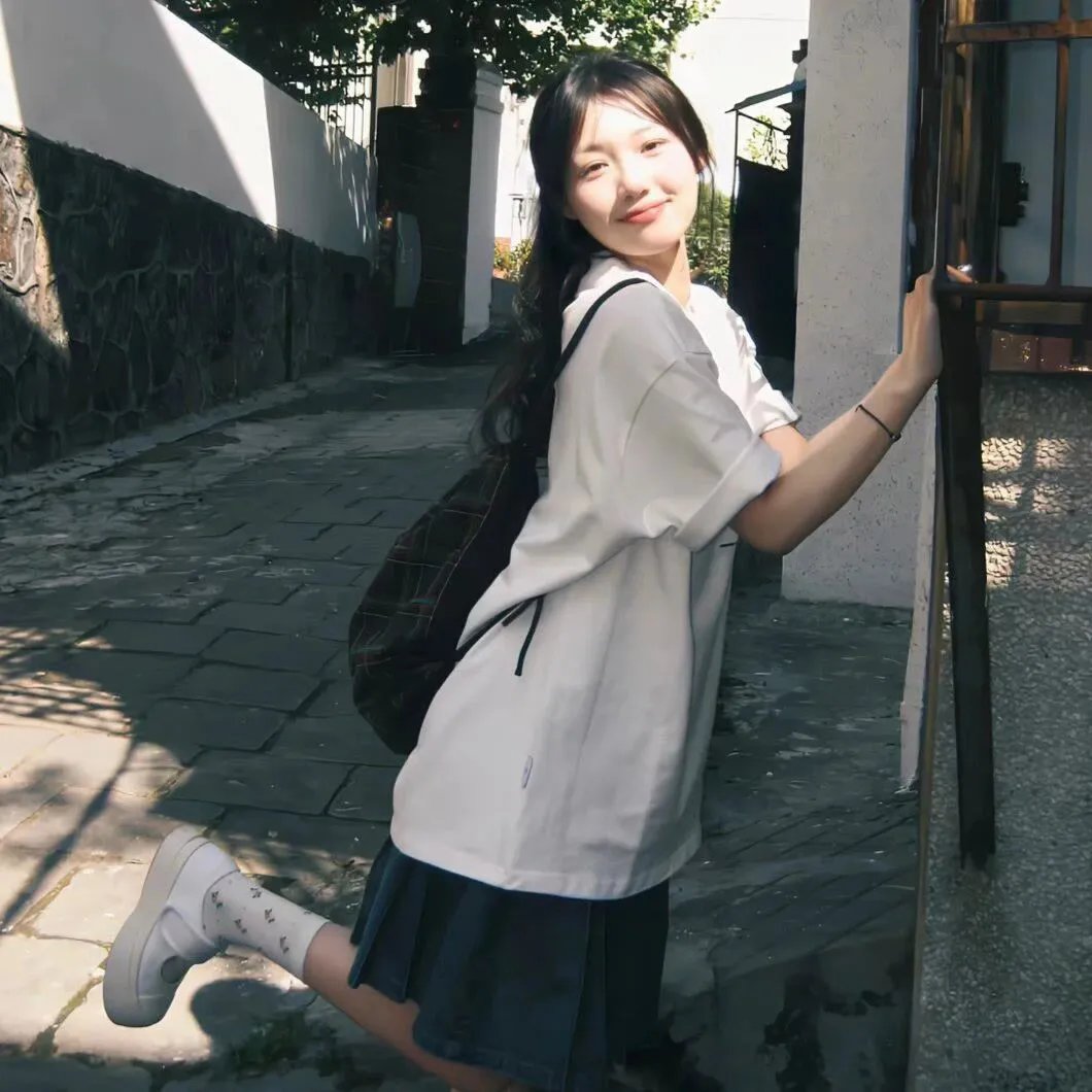 三姐妹的故事 封面
